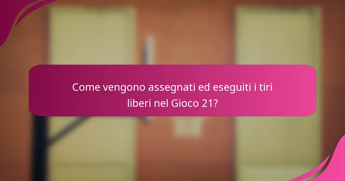 Come vengono assegnati ed eseguiti i tiri liberi nel Gioco 21?