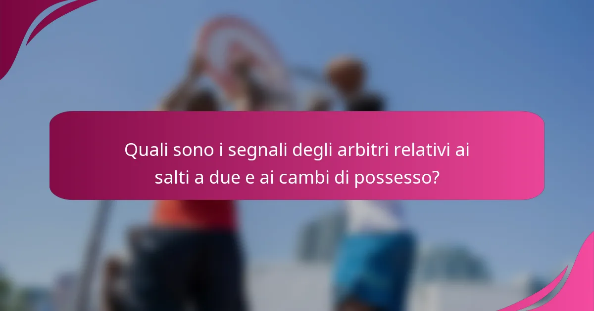 Quali sono i segnali degli arbitri relativi ai salti a due e ai cambi di possesso?